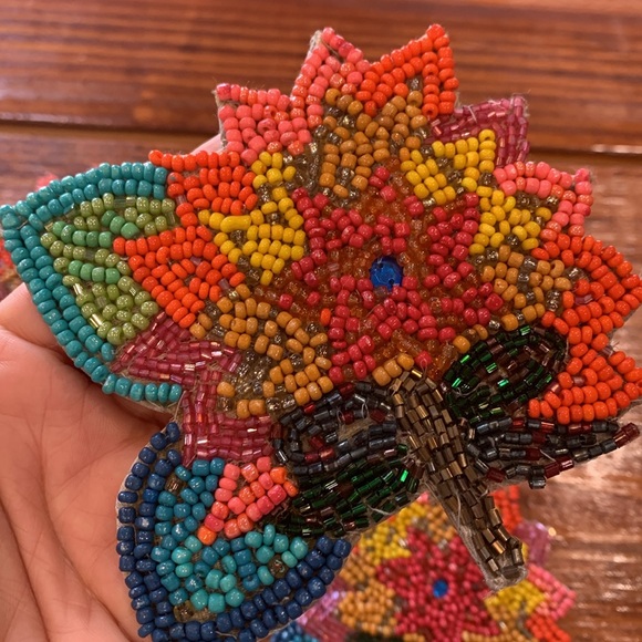 PIER 1 Set of 4 Vibrant Glass Beaded Floral Coasters - Picture 5 of 17